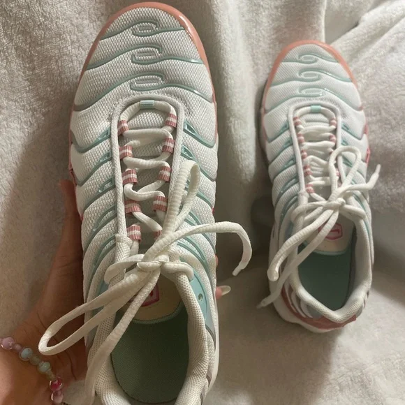 Nike Air Max Plus White and Pink Sneakers - Picture 5 of 5